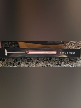 NWT TRUVANI Pink Metallic Frother & Black Shaker Bottle